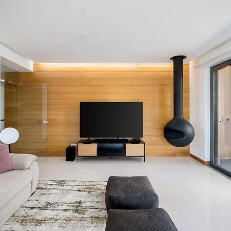 With Private Rooftop Terrace And Jacuzzi *