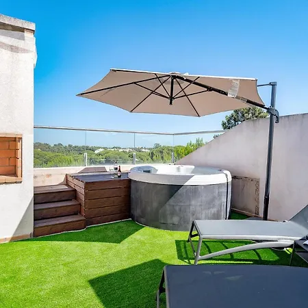 With Private Rooftop Terrace And Jacuzzi Apartment *